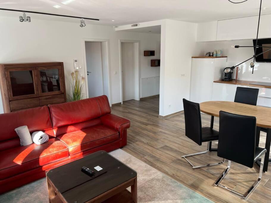 Gemuetliche Wohnung Mit Grosser Terrasse Брукмюль Екстер'єр фото